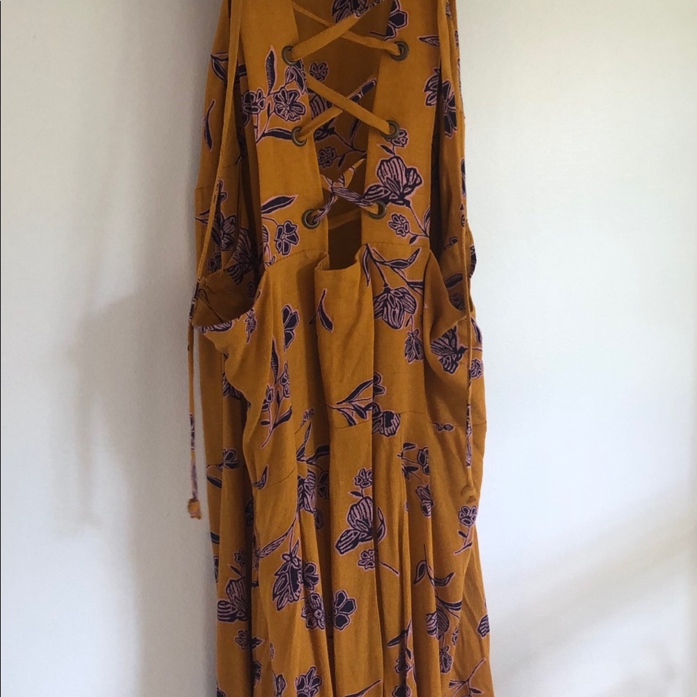 True to size. 2 slits in front. Sexy back.